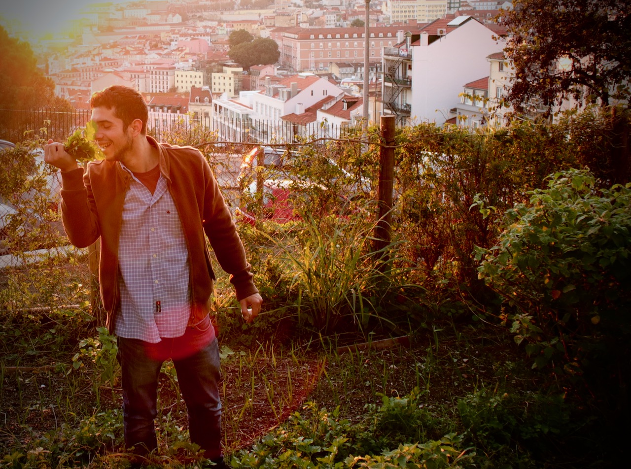 a person that is standing in the grass