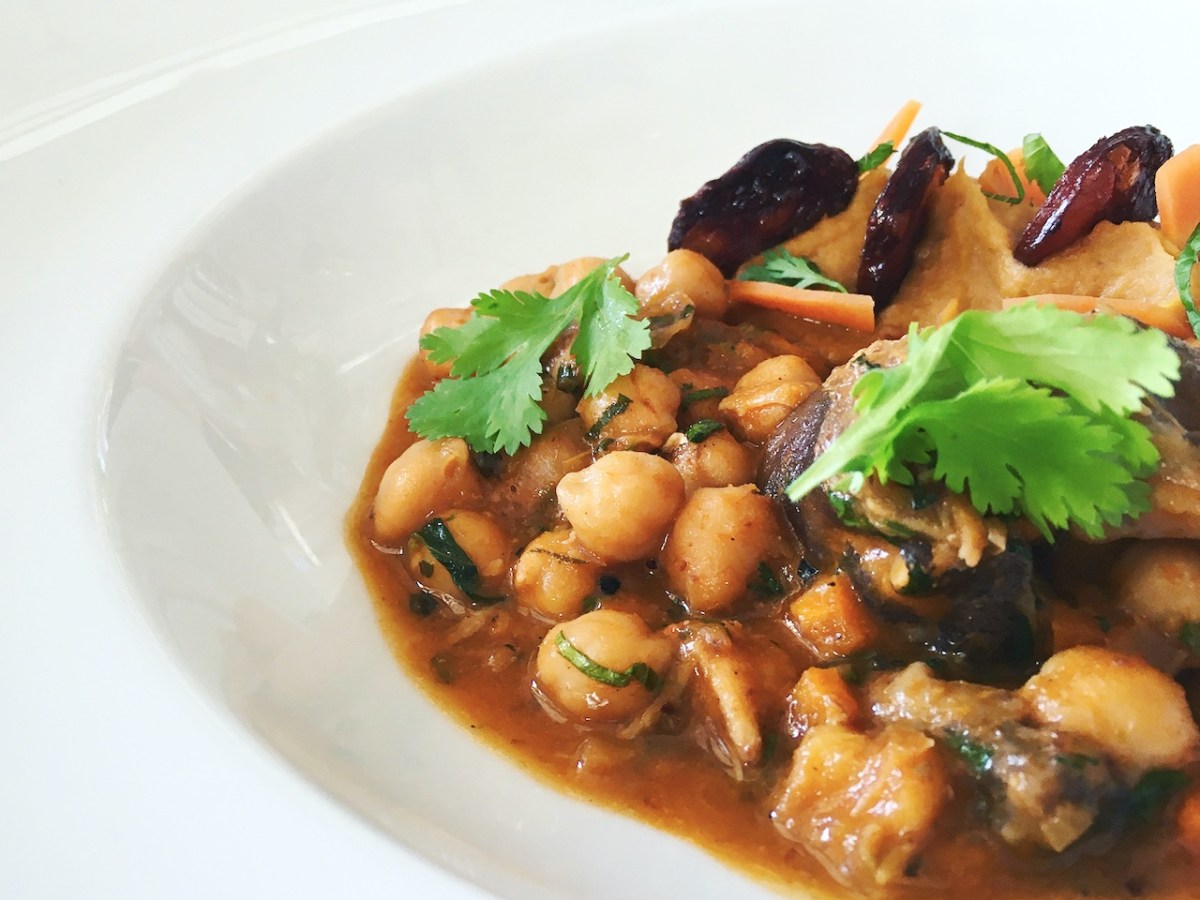 a plate of food with stew