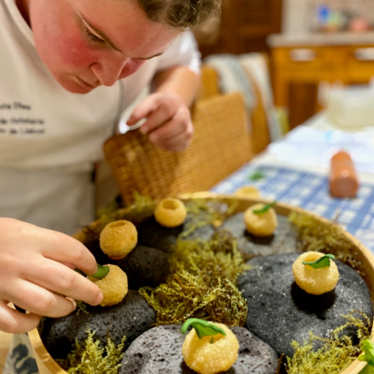 private-chef-natacha-azores a Chef preparing a plate to serve